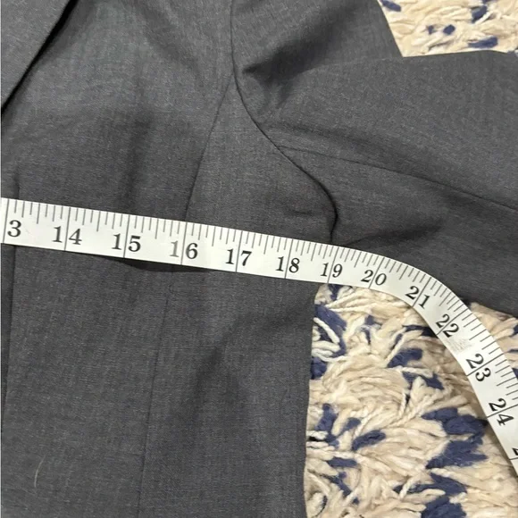 Ann Taylor signature 3 piece gray suit set - blazer (10), skirt and pants (8) - Picture 6 of 15